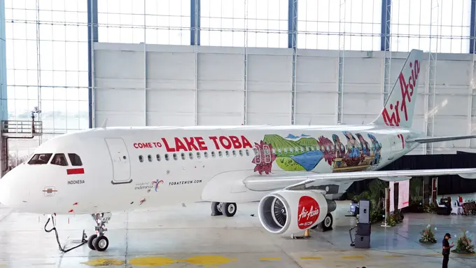 Keren, Desain Terbaru Pesawat AirAsia Bercorak Penenun Kain Ulos dan Danau Toba