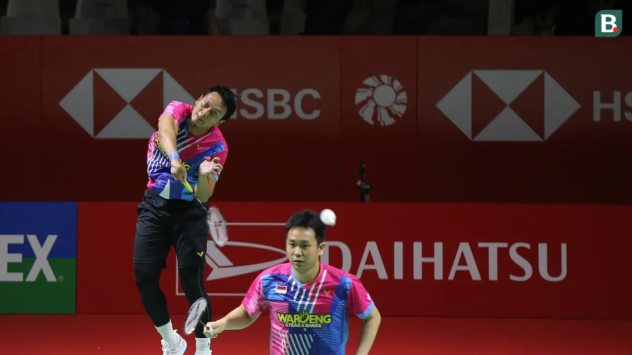 Foto: Didukung Ribuan Penonton Istora, Ahsan/Hendra Jinakkan Pasangan Denmark untuk Melaju ke 16 Besar Daihatsu Indonesia Masters 2022