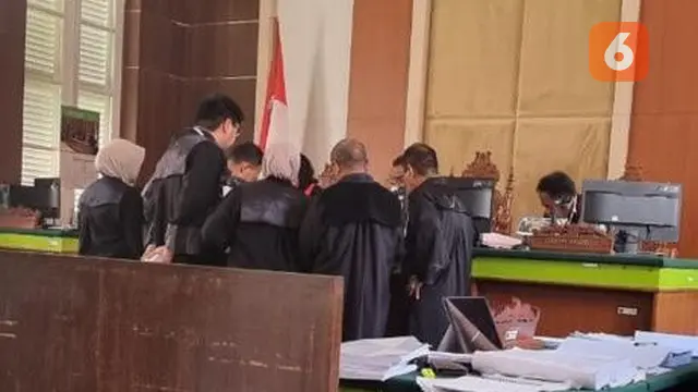 Suasana persidangan lanjutan kasus tambang mineral dan batubara yang digelar di Pengadilan Negeri Makassar, Rabu (26/6/2023)