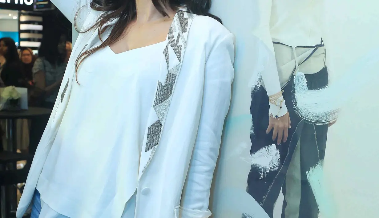 Pemeran dan pebisnis Luna Maya selalu menjadi perbincangan menarik. Selain soal bisnis dan kariernya, juga mengenai kisah cintanya. Banyak publik yang penasaran dengan perempuan asal Bali tersebut. (Adrian Putra/Bintang.com)