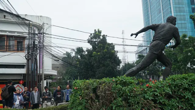 Patung Adjat Sudrajat