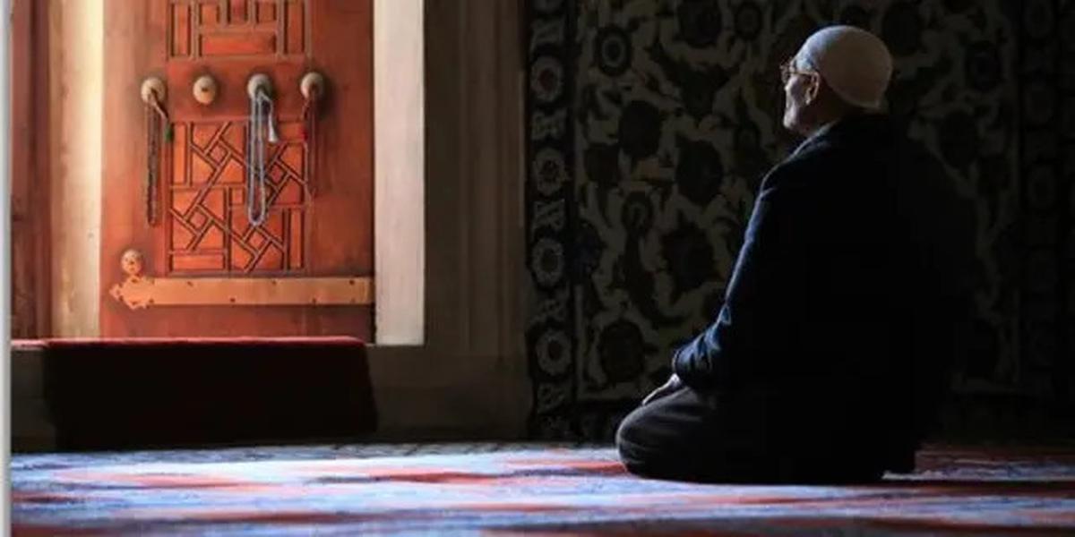 6 Tips Ustadz Khalid Basalamah agar Sholat Khusyuk, Ibadah makin Sempurna