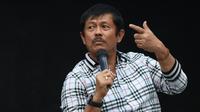 Direktur Teknik PSSI, Indra Sjafri memberikan keterangan saat acara launching produk es krim Aice di Asthana Kemang, Jakarta Selatan, Selasa (22/11/2022). (Bola.com/Bagaskara Lazuardi)