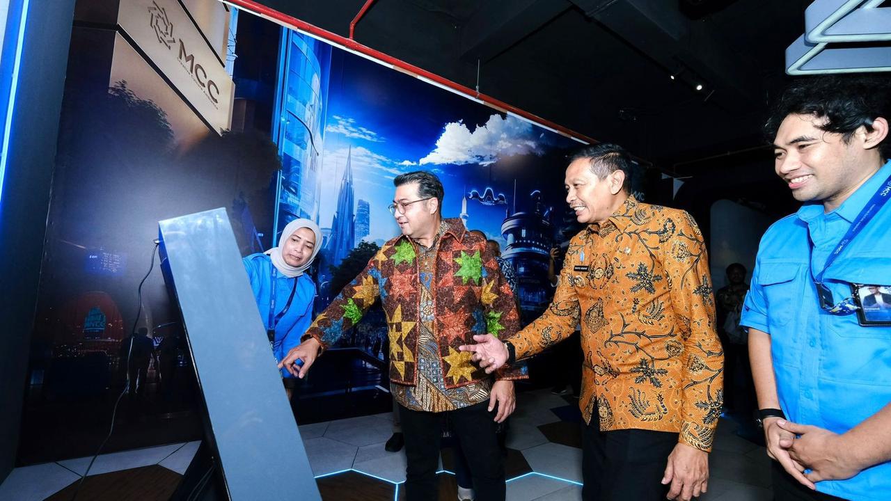 Menteri Ekonomi Kreatif (Menteri Ekraf) Teuku Riefky saat mengunjungi Kota Malang dan Ponorogo