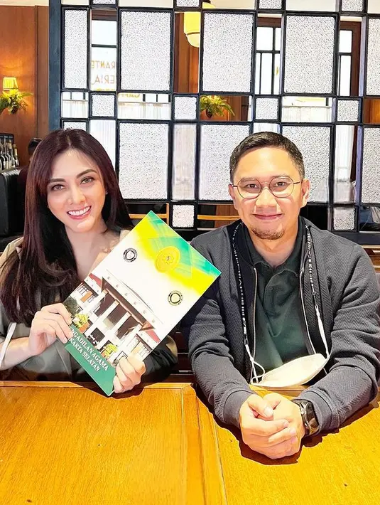 Dengan berakhirnya proses tersebut, perempuan tiga orang anak itu bisa bernapas lega. "Hari ini aku mau memberitahukan kabar bahagia di proses hukum saya yang sudah lama bergulir sejak 2021 sejak gugatan walau penuh lika liku proses banding hingga kasasi, Alhamdulillah sekarang sudah inkrah," kata Dhena Devanka, di Jakarta, Sabtu (4/3/2023) dilansir dari Kapanlagi. [Instagram/dhenaaldhaliadevanka]