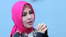 Kartika Putri memutuskan berhijab setelah mimpi jadi mayat. "Bulan Januari sempat mimpi, dingajiin sama mama, aku jadi mayat. Setelah itu jadi nggak bisa tidur, jantung berdebar," kata Kartika Putri, Senin (12/2/2018). (Deki Prayoga/Bintang.com)