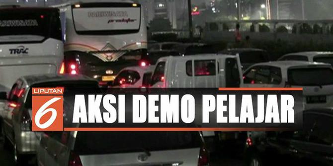 Demo Pelajar di DPR Buat Kendaraan di Tol Dalam Kota Tertahan hingga 4 Jam