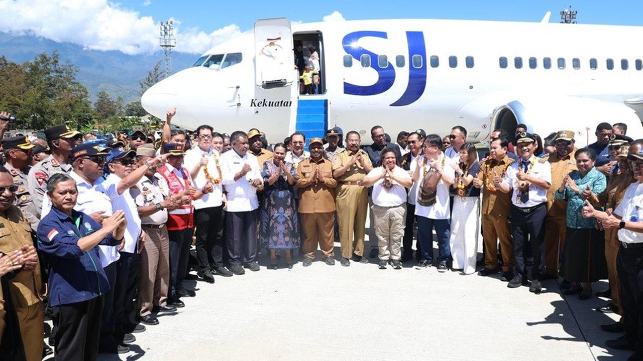 Kawal Penerbangan Perdana Sriwijaya Air ke Wamena, Wamendagri Ribka Harap Berdampak Bagi Kesejahteraan