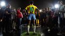 Wartawan mengambil gambar patung pemain sepak bola legendaris Brasil, Pele, di Museum Tim Sepak Bola Brasil di Rio de Janeiro, Kamis (20/2/2020). Konfederasi Sepak Bola Brasil meluncurkan patung Pele sebagai bagian dari peringatan 50 tahun sejak kemenangan Piala Dunia 1970. (AP/Leo Correa)