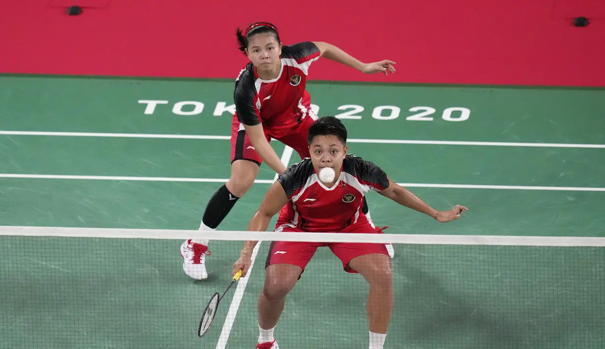 Dalam laga yang digelar di Musashino Forest Sport Plaza, Greysia Polii/Apriyani Rahayu sempat tertinggal 3-7 di awal gim pertama. (Foto: AP/Markus Schreiber)