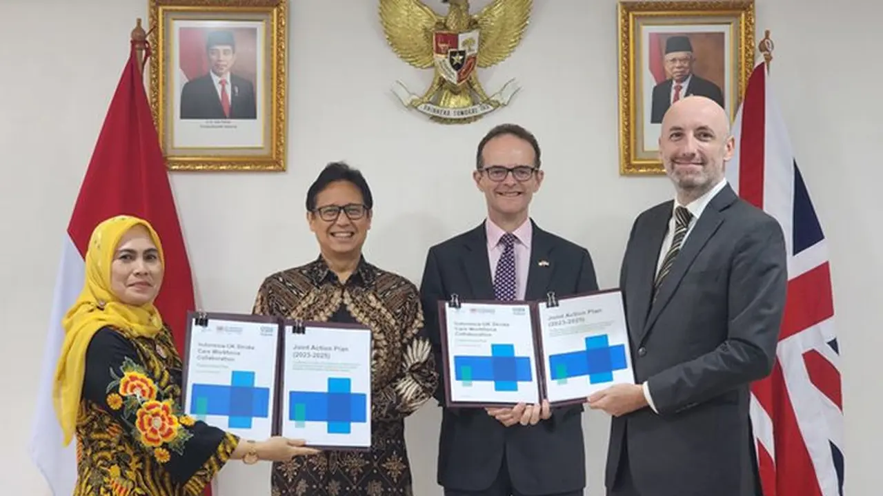 Direktur Pencegahan dan Pengendalian Penyakit Tidak Menular Kemenkes Eva Susanti, Menkes Budi Gunadi Sadikin, Dubes Inggris untuk Indonesia Dominic Jermey dan Kepala Ekonomi & Digital Kedubes Inggris di Jakarta Samuel Hayes.(Dok Kedutaan Besar Inggris)