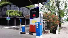 Isu ini ramai dibahas saat seorang netizen mengunggah foto plang Hotel Alexis berganti menjadi logo dan tulisan 4Play.