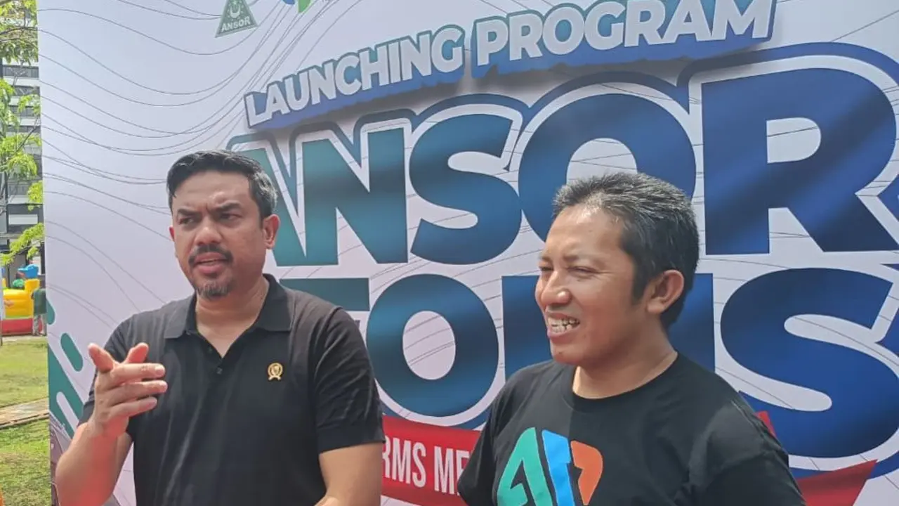 Ketua Umum Pimpinan Pusat GP Ansor Addin Jauharudin dan Menteri UMKM Maman Abdurrahman  saat peluncuran Program Ansor Stokis di Thamrin 10 Food & Creative Park Jakarta, Minggu (8/12/2024) (Istimewa)