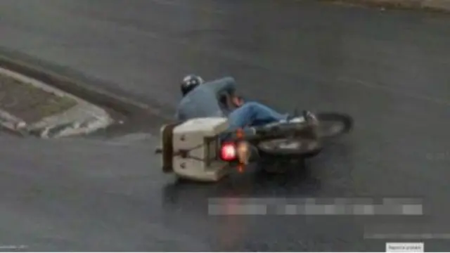 7 Momen Apes Terekam Google Street View, Bikin Ngakak