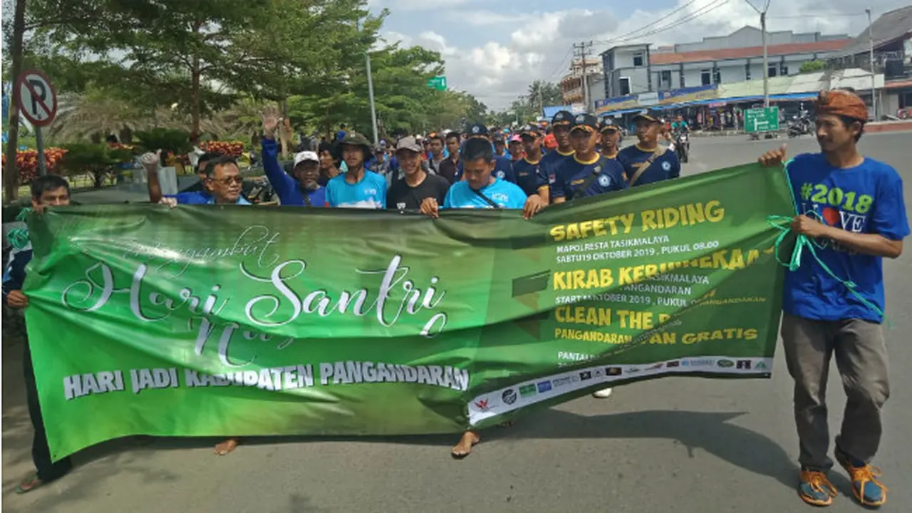 Kirab Kebinekaan dan Aksi Bersih-Bersih pada Hari Santri Nasional