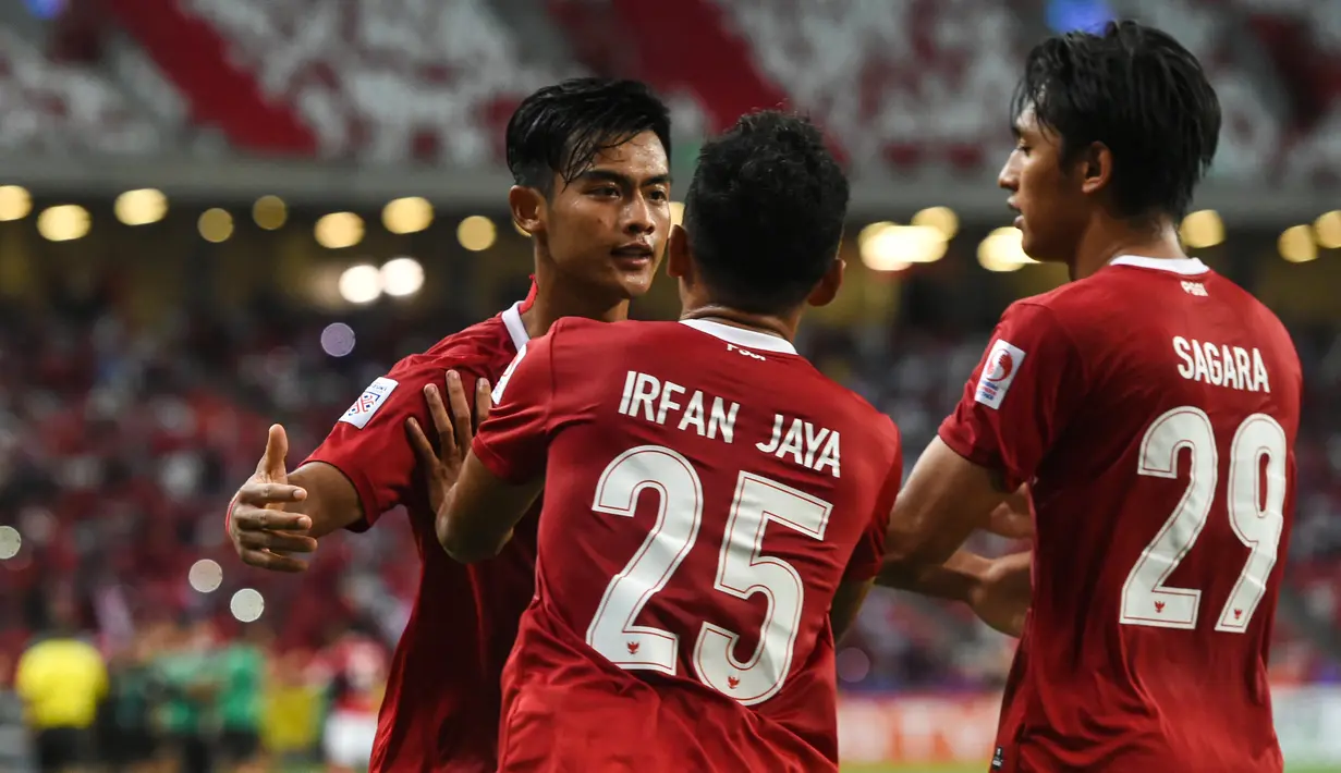 Bek kiri Timnas Indonesia Pratama Arhan berpeluang debut bersama Tokyo Verdy di Liga Jepang melawan V-Varen Nagasaki akhir pekan ini, Sabtu (19/2/2022). Jika diturunkan dia akan bertanding melawan mantan penggawa AS Roma, Victor Ibarbo. (AFP/Roslan Rahman)