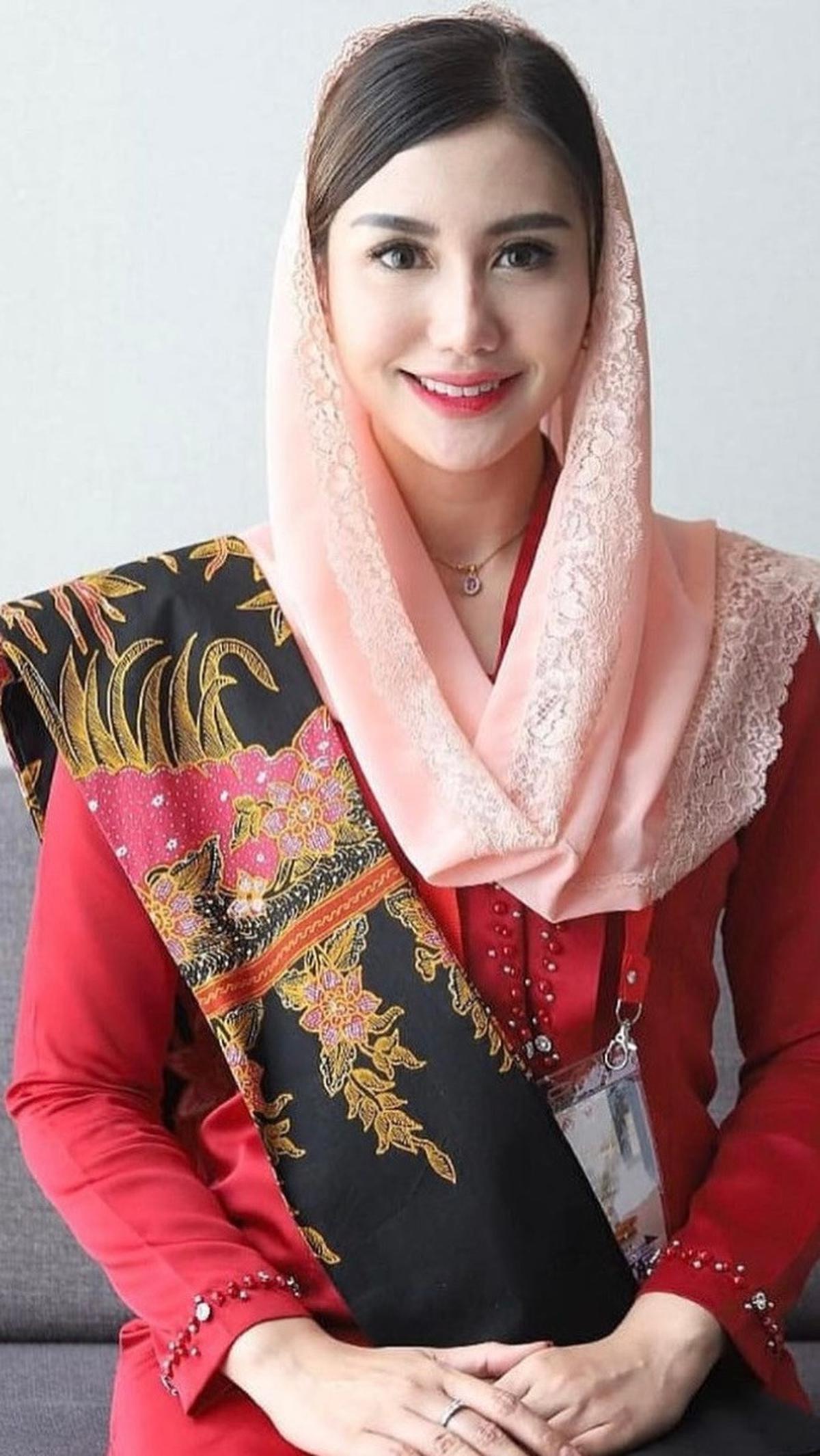 Novita Hardini menikah dengan Mochamad Nur Arifin di akhir tahun 2013. Kini keduanya dikaruniai 3 orang anak.