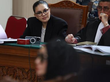 Nikita Mirzani, terdakwa kasus dugaan pemerasan dan pengancaman terhadap Reza Gladys kembali menjalani persidangan di Pengadilan Negeri Jakarta Selatan, Kamis (7/8/2025). (KapanLagi.com/Budy Santoso)