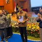 Mantan menteri di era Presiden Soeharto, Emil Salim saat datang ke Hari Radio Nasional pada Rabu, 9 September 2024. (Dok: Liputan6.com/dyah)