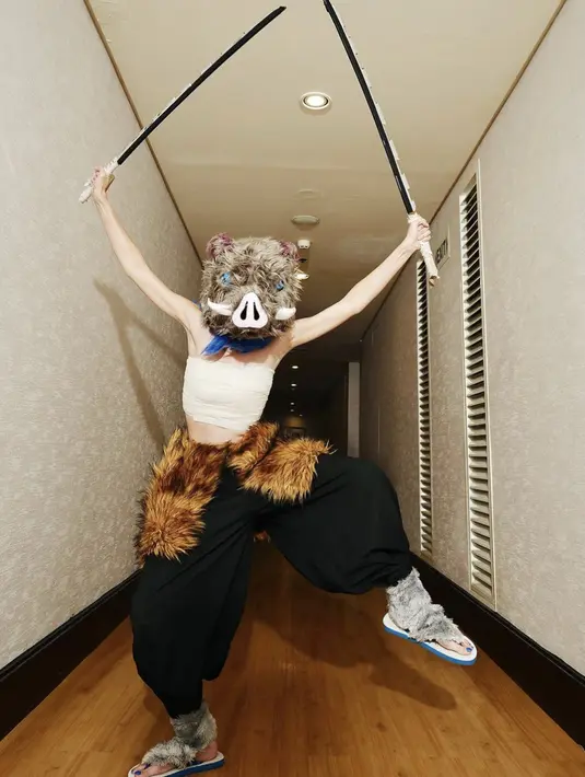 Full berkostum, Yuki Kato tanmpak menikmatu cosplaynya.  [Foto: Instagram/ Yuki Kato]