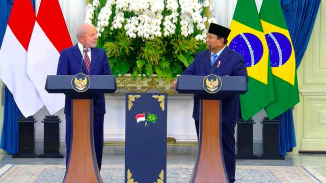 Presiden Prabowo Subianto menggelar konferensi pers bersama Presiden Brasil Luiz Inácio Lula da Silva di Istana Kepresidenan Jakarta. (Setpres)