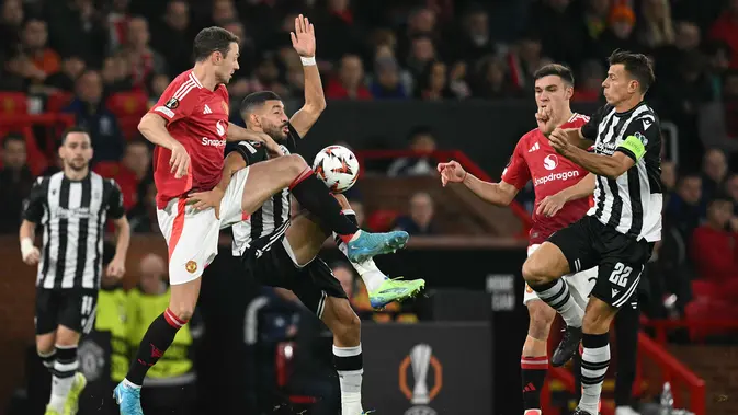 Situasi yang Unik! Dilepas dan Mengaku Bakal Pensiun, Jonny Evans Justru Siap Gabung Manchester United Lagi