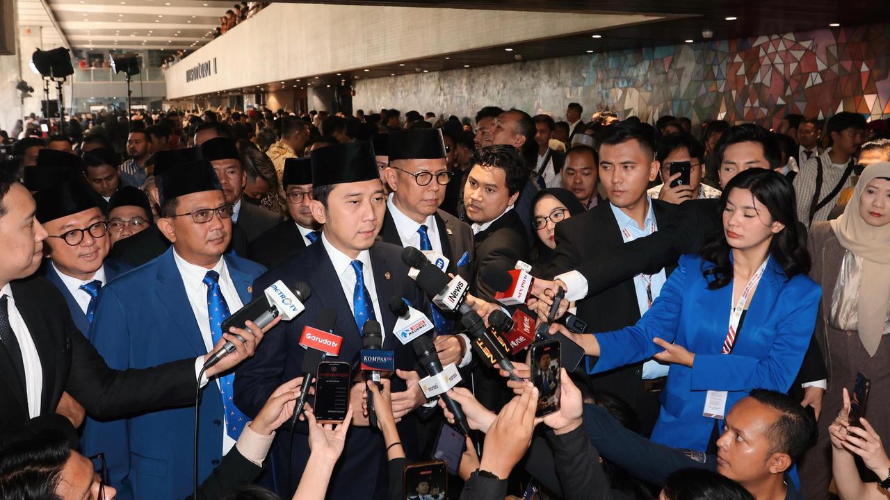 Kelakar Ibas soal Calon Menteri yang Cemas Tunggu Telepon dari Hambalang