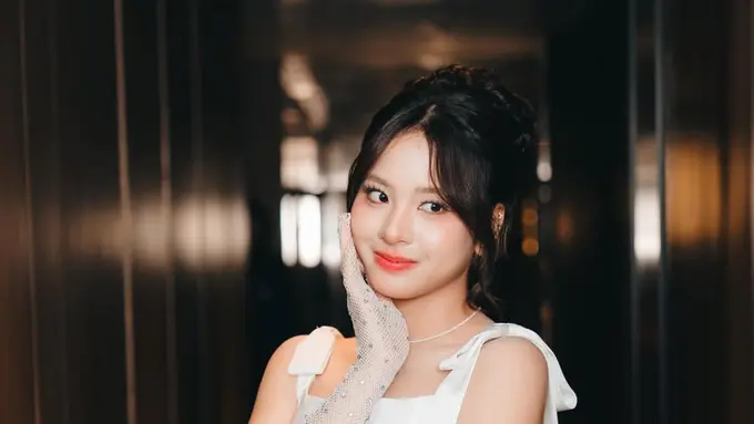 Bintangi Film Horor, Zee Eks JKT48 Tampil Cantik Bak Disney Princess di Premier Danur The Last Chapter