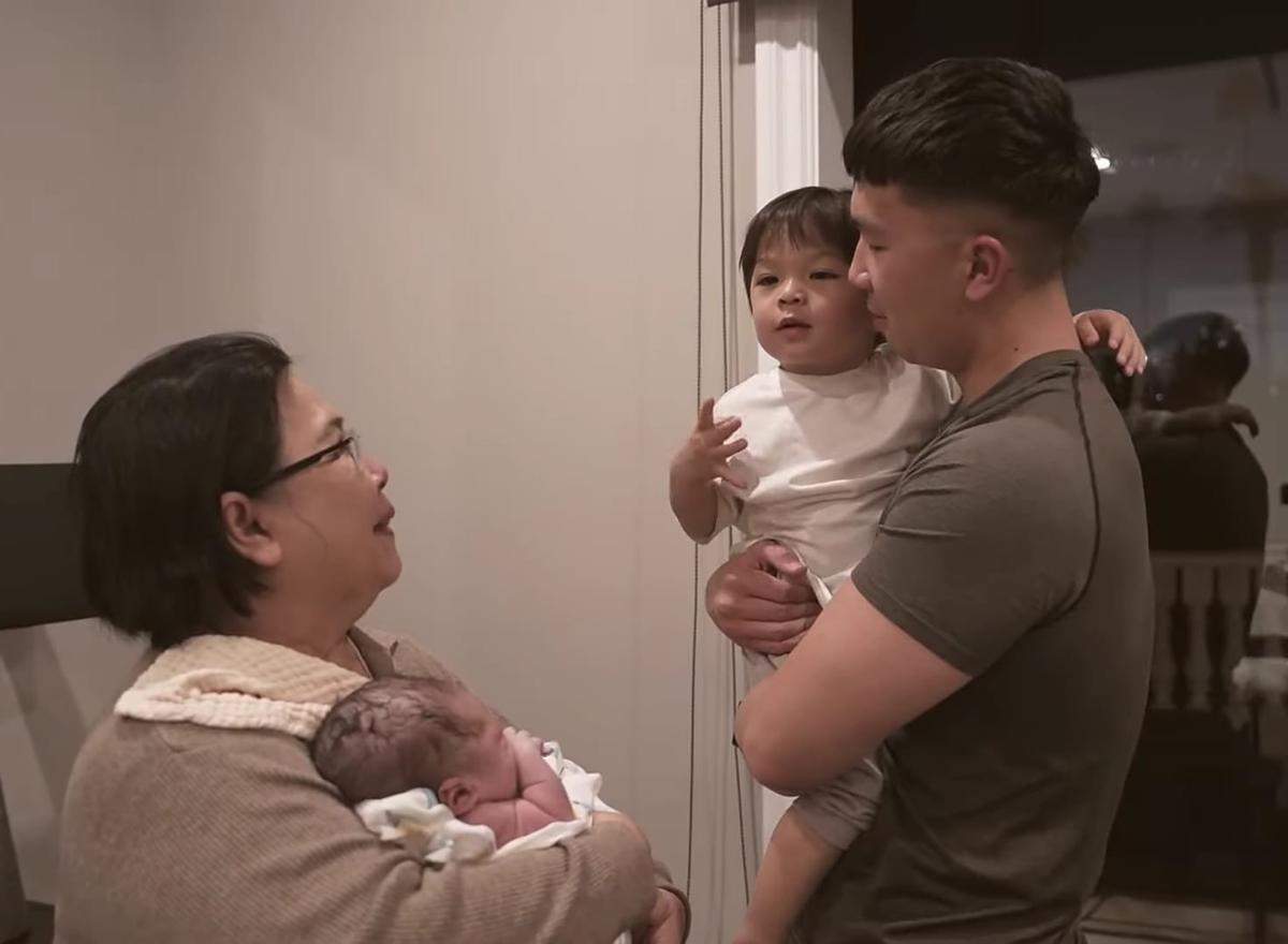 7 Potret Baby Issa saat Pertama Bertemu Sang Adik 'Dudung', Penuh Kebahagiaan dan Cinta