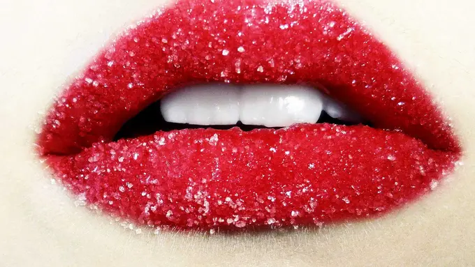Tak Perlu Sulam Bibir, Begini Resep Memerahkan Bibir Secara Alami