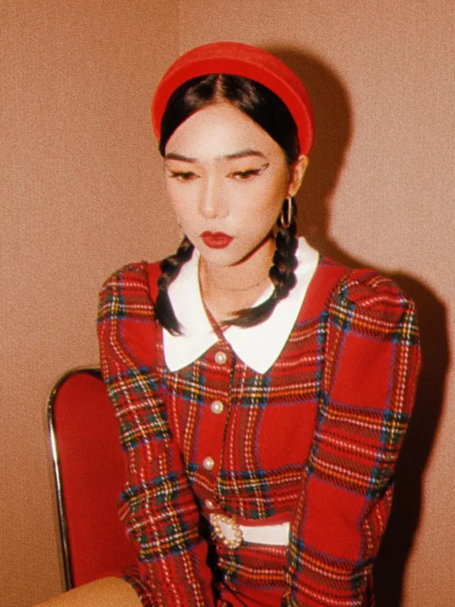 Gaya Busana Retro Isyana Sarasvati, Tampil Stylish. (Sumber: Instagram/isyanasarasvati)