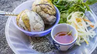 Balut atau telur berisi embrio bebek yang berasal dari Filipina ini dikenal sebagai kuliner ekstrim di dunia. Berani coba? (shutterstock.com)