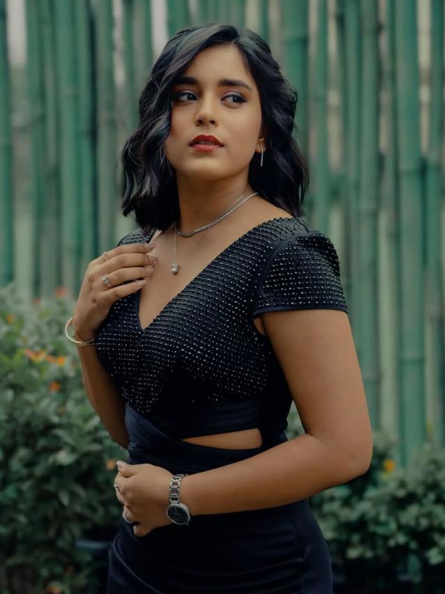 Pesona Sumbul Touqeer yang Selalu Mencuri Perhatian. (credit:instagram.com/sumbul_touqeer)