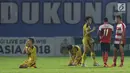 Pemain Bhayangkara FC, Sani Rizki Fauzi (kanan) merayakan kemenangan atas Madura United pada lanjutan Go-Jek Liga 1 Indonesia 2018 bersama Bukalapak di Stadion PTIK, Jakarta, Kamis (7/6). Bhayangkara FC unggul 1-0. (Liputan6.com/Helmi Fithriansyah)