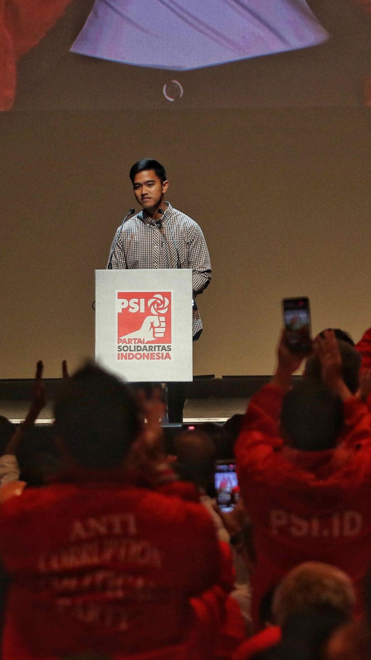 Dia memberikan pidato politik pertamanya dihadapan kader dan pengurus PSI.