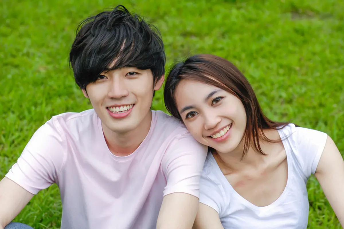 couple kencan bahagia