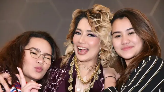 Reza Artamevia Kedua Anaknya