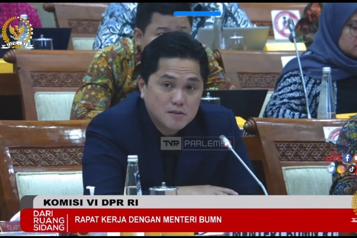 Menteri BUMN Erick Thohir dalam Raker dengan Komisi VI DPR RI, Kamis (15/6/2023). Erick Thohir menyebut, arus kas InJourney banyak ditopang oleh lini bisnis bandara. (Arief/Liputan6.com)