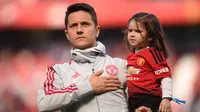 Ander Herrera. Gelandang yang didatangkan dari Athletic Bilbao ini total 5 musim memperkuat Manchester United mulai 2014/2015 hingga 2018/2019 lalu. Ia hijrah ke PSG setelah mencatatkan 189 penampilan bersama Setan Merah dengan mencetak 20 gol. (Foto: AFP/Oli Scarff)