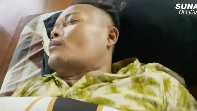 Nathalie Holscher menemani Sule yang sedang sakit