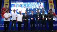 Menpora RI, Zainudin Amali&nbsp;didampingi&nbsp;Ketua PSSI, Mochamad Iriawan dan Ketua Umum KONI Pusat, Marciano Norman melakukan foto bersama saat pembukaan Kongres Biasa PSSI 2023 di Hotel Sultan, Jakarta, Minggu, (15/1/2023). (Bola.com/M Iqbal Ichsan)