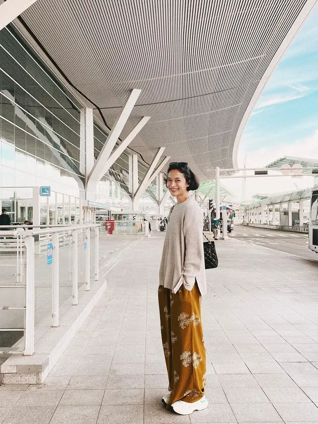 10 Gaya Fashion Putri Marino yang Effortless Namun Memikat