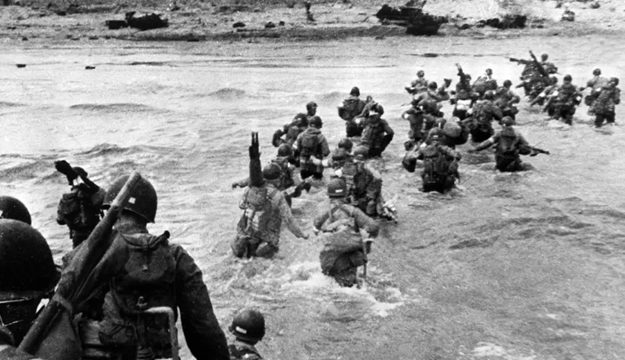 Bala bantuan pasukan Amerika mendarat di pantai Normandia, Perancis, (6/6/1944). (AFP PHOTO)