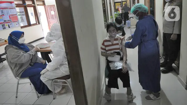 HUT Bhayangkara, Polsek Pamulang Gelar Vaksinasi Covid-19 Massal Gratis