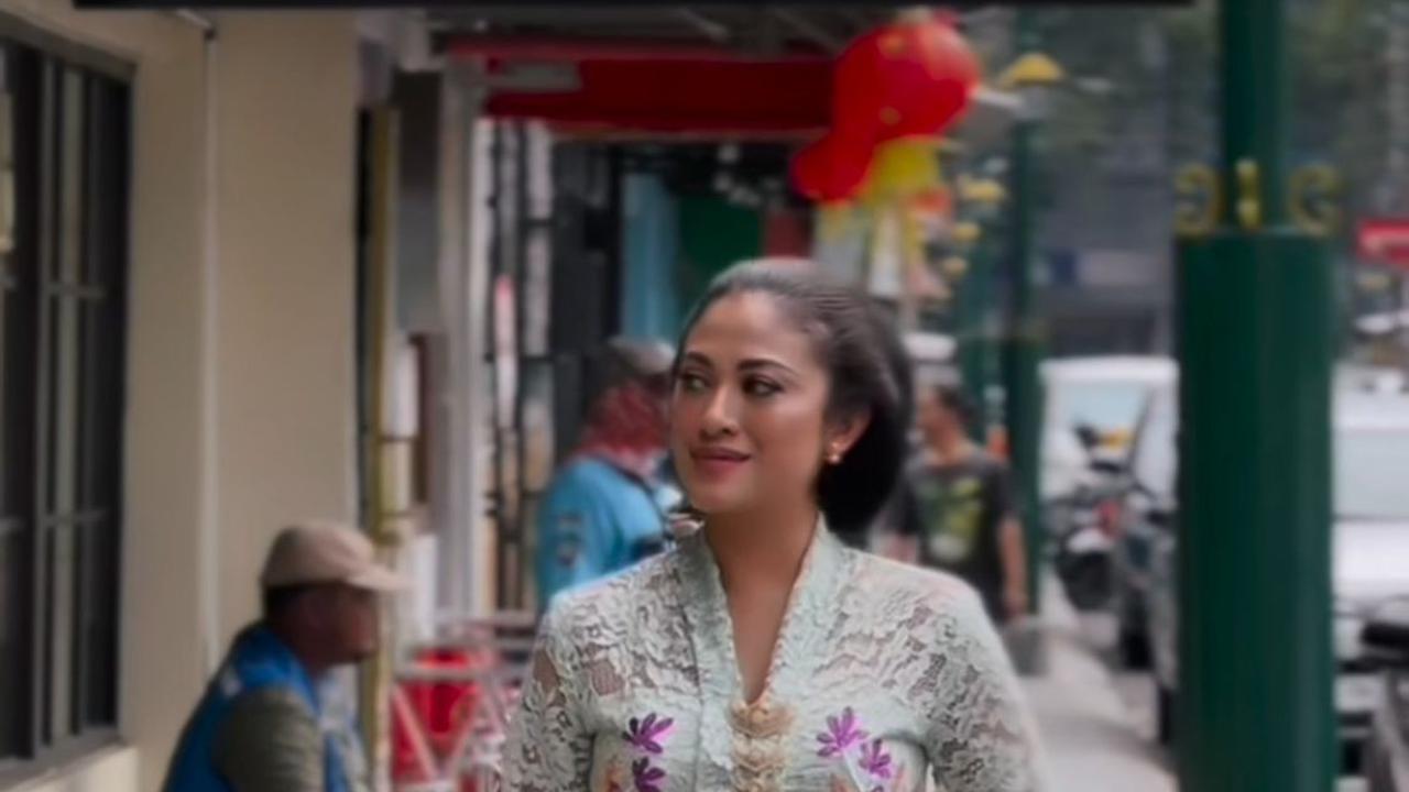 Inspirasi Kebaya Modern dari Cynthia Riza, Istri Giring Ganesha, untuk Tampil Elegan di Berbagai Acara