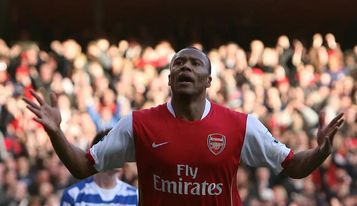 Julio Baptista merupakan pemain Real Madrid yang dipinjamkan ke Arsenal pada tahun 2006. Sayang, penampilan Baptista tak mampu memikat Arsene Wenger untuk dipermanenkan di Arsenal, sehingga dirinya harus dikembalikan ke Real Madrid pada musim berikutnya. (Foto: AFP/John D Mchugh)