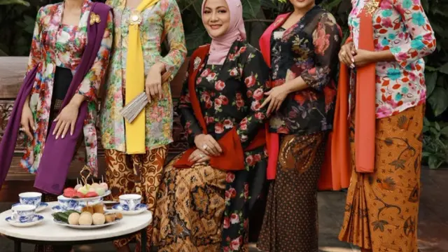 Lima Penyanyi Tanah Air di Hari Kebaya