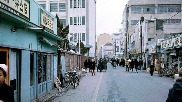 8 Potret Lawas Suasana Ibu Kota Korea Selatan, Bak Drama Korea Era 70-an