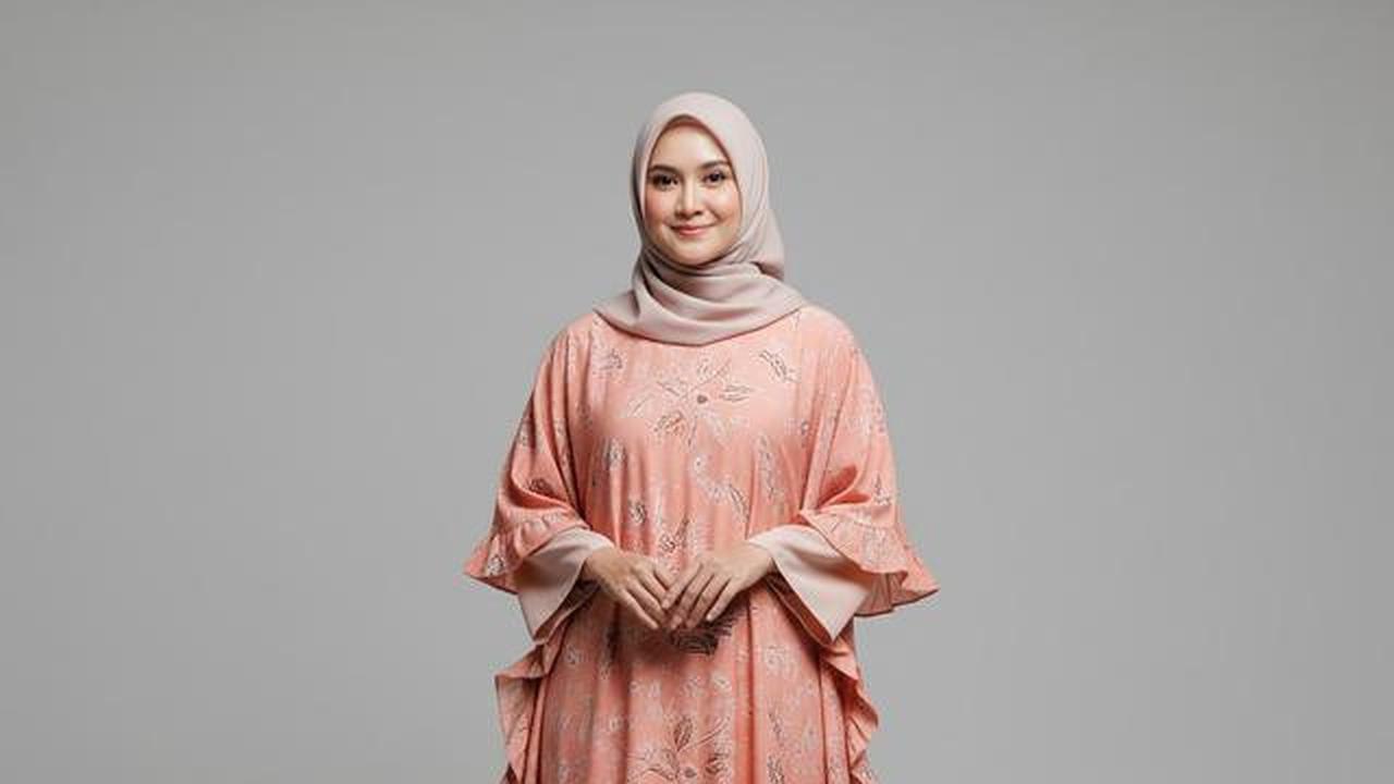 10 Model Baju Gamis Batik Ibu Ibu Terbaru, Ini Padu Padan yang Bikin Terlihat Muda di 2025