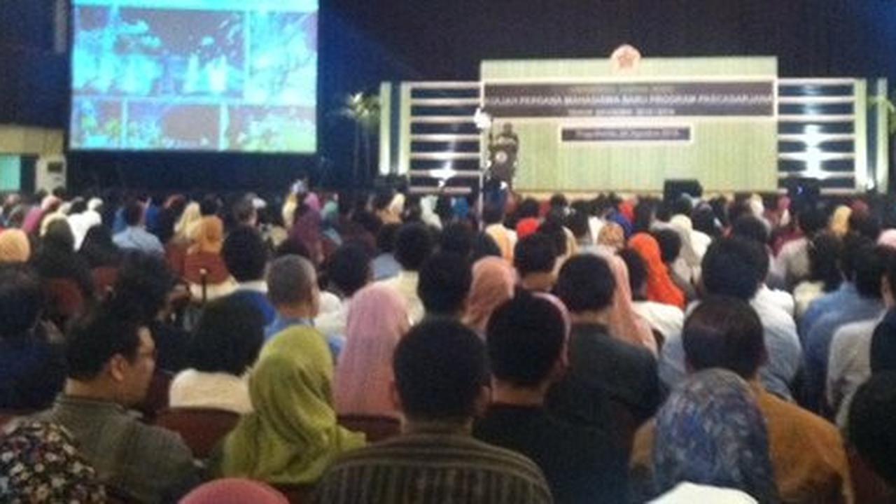 Risma pamer keberhasilan bangun Surabaya ke ribuan mahasiswa S2 UGM